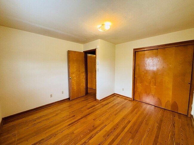 Building Photo - 1504 Thomas Ln