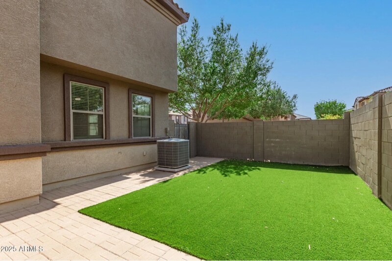 Building Photo - 1255 S Rialto