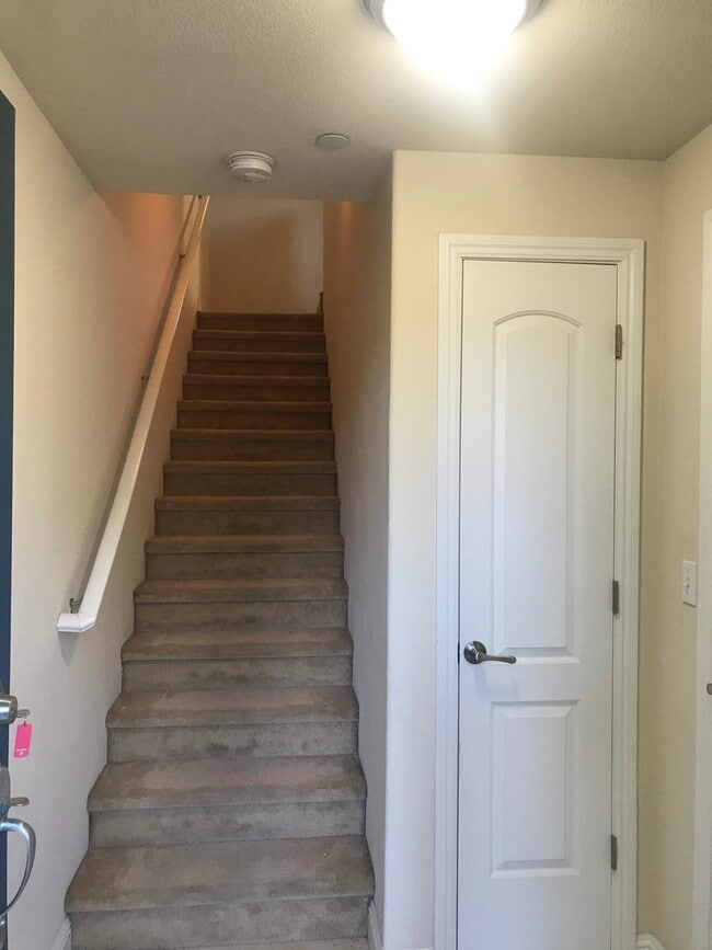 Building Photo - Cute Town-home in Truckee River Town-homes Subdivision