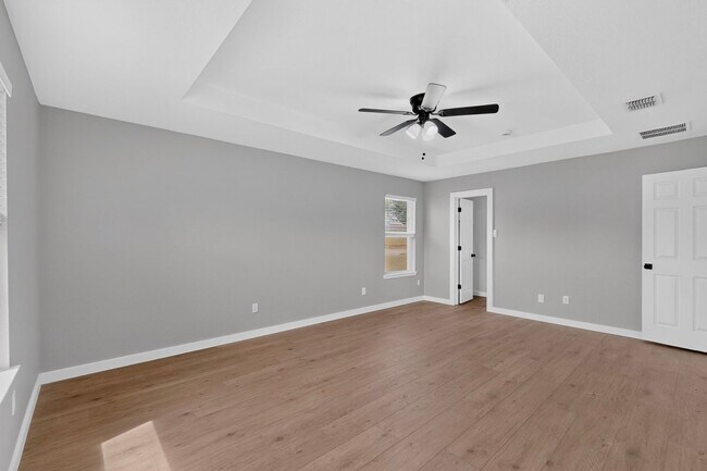 Building Photo - Spacious Renovation Ready To Be Called Home!!!