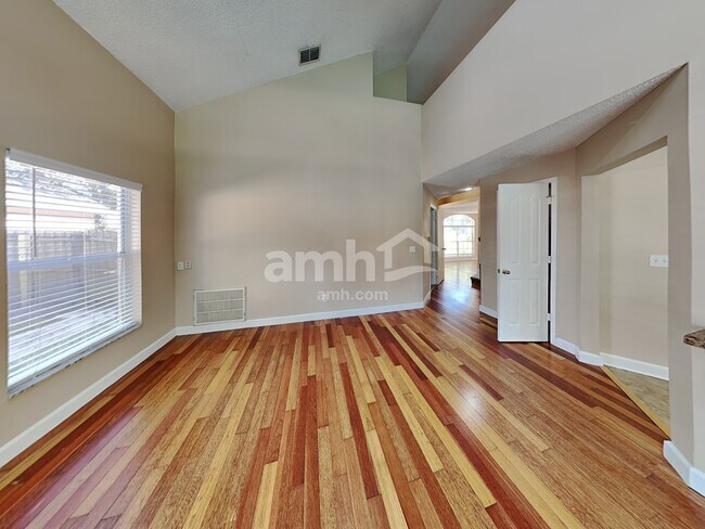 Building Photo - 1712 Scotch Pine Dr