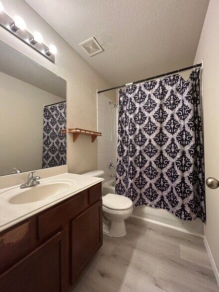 Building Photo - 9213 Centennial Dr