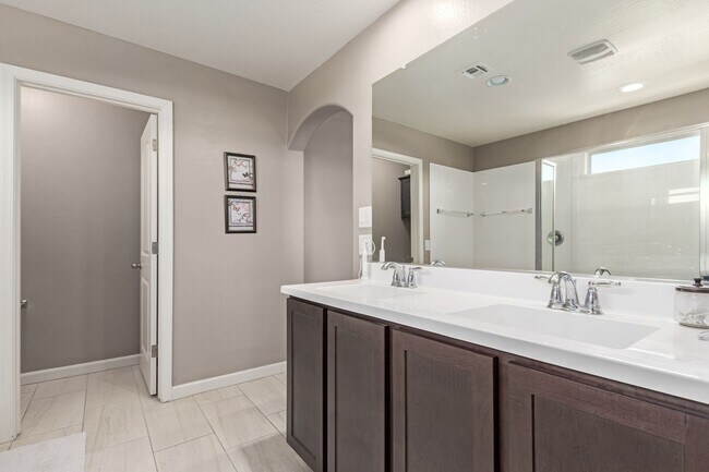 Building Photo - STUNNING 2 story home in Mesa! Plenty of s...