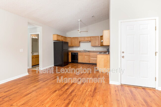 Building Photo - 300 Elkchester Cir