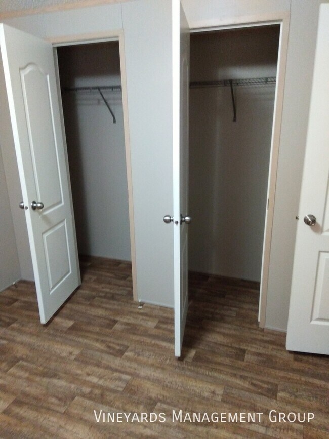 Building Photo - First Month Free move-in special . Beautif...