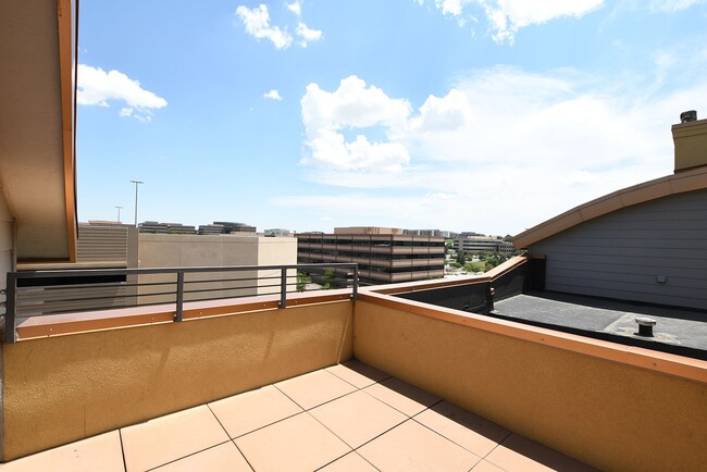 Building Photo - Centennial Condo for Rent! Outdoor Pool an...