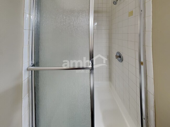 Building Photo - 2097 Earlsway Dr