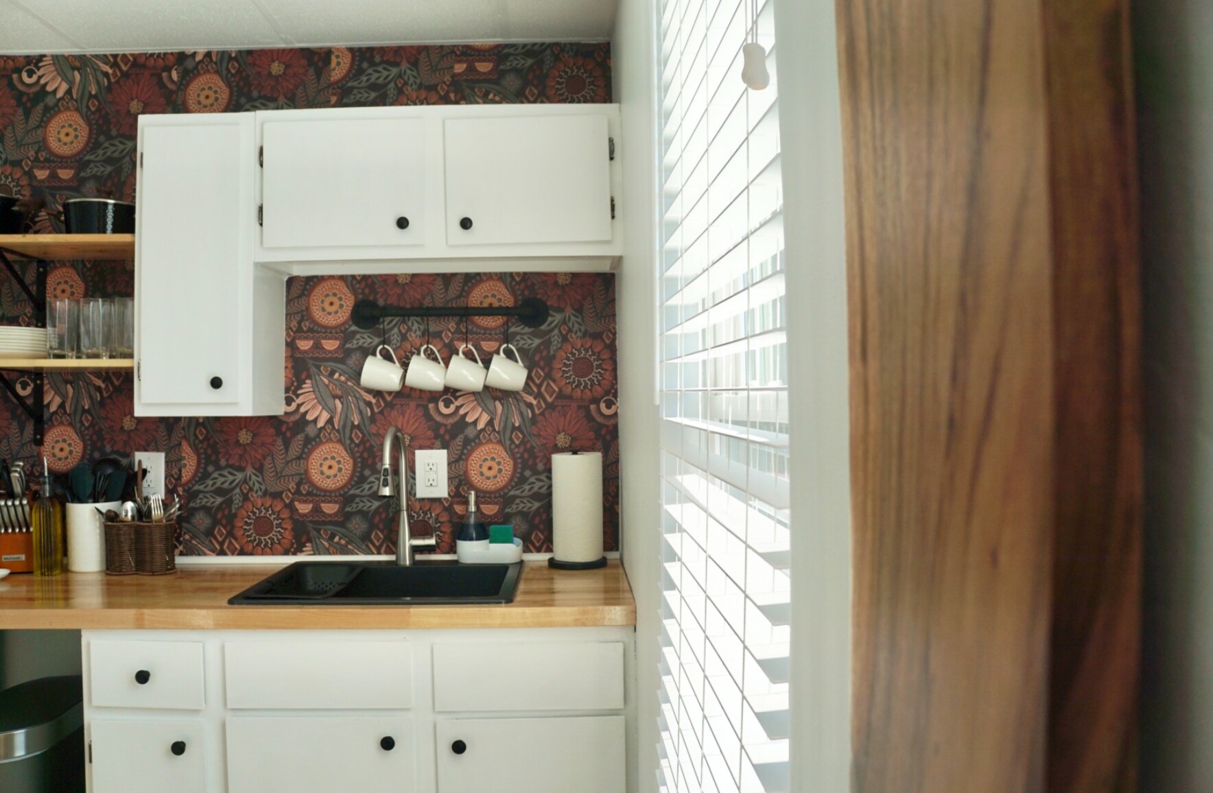 Building Photo - 912 E Spring St