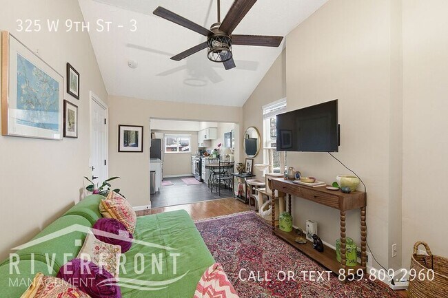 Building Photo - 325 W 9th St