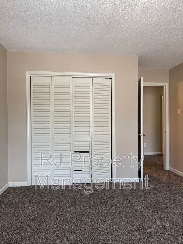 Building Photo - 3400 Lord Dunmore Cove