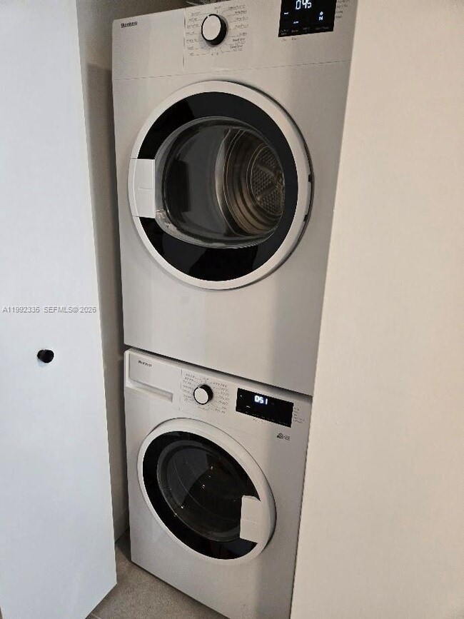 Building Photo - 121 NE 5th St