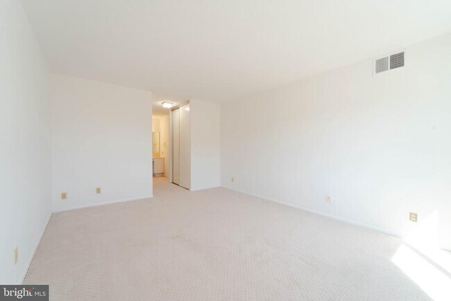 Building Photo - 8370 Greensboro Dr