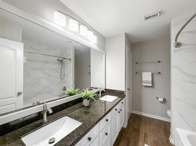 Building Photo - 1762 Lakeside Enclave Dr