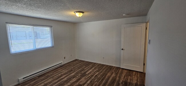 Building Photo - "Charming 3-Bed Duplex with Cozy Fireplace...