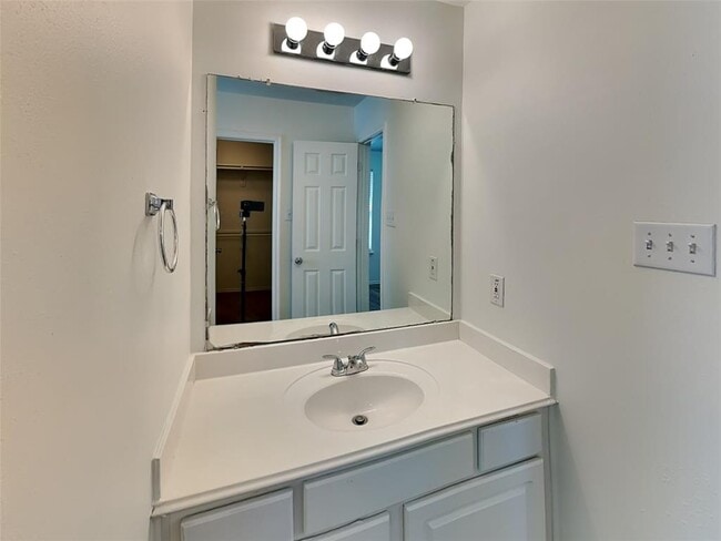 Building Photo - 18475 Sunrise Pines Dr