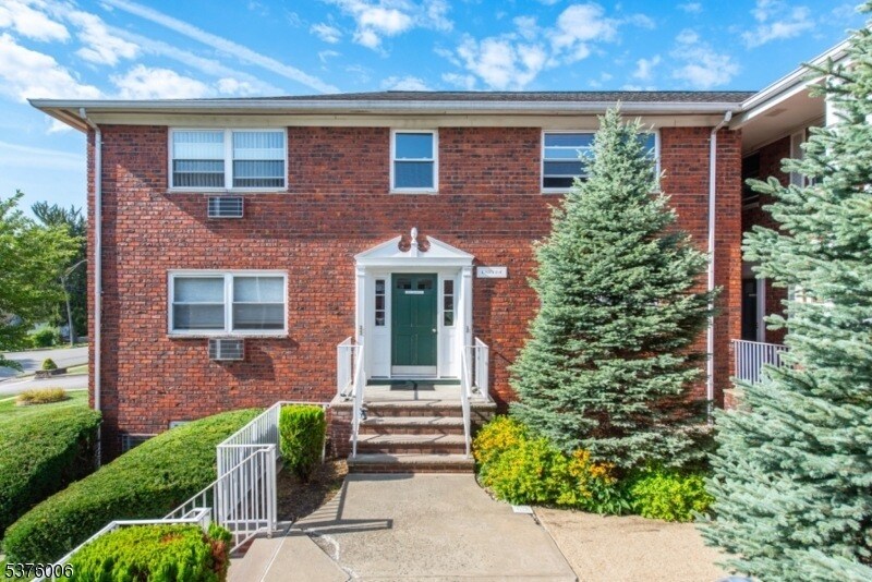 Building Photo - 197 N Beverwyck Rd