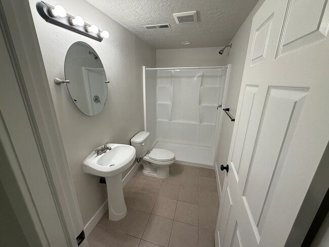 Building Photo - Beautiful Home in quiet Cul de sac