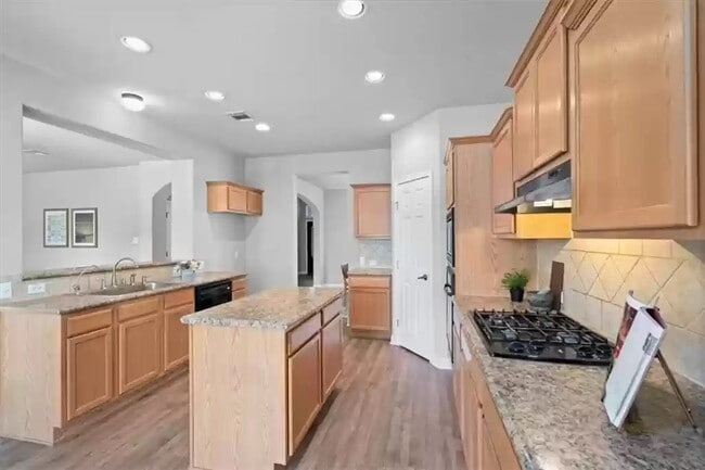 Building Photo - 127 Lone Tree Hollow