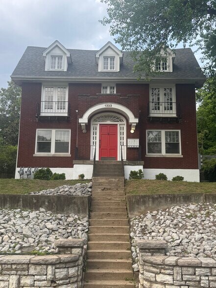 Building Photo - 1333 Castlewood Ave