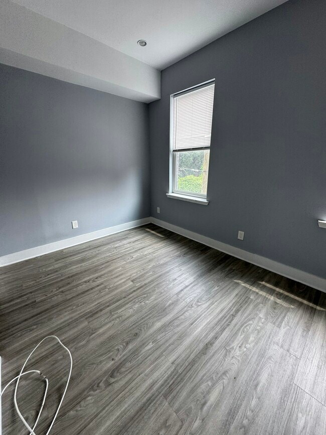 Building Photo - 1522 N Willington, Unit 2