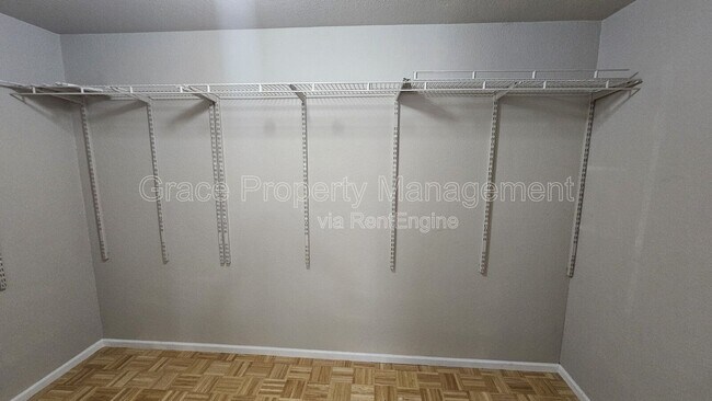 Building Photo - 325 W 116th Ave