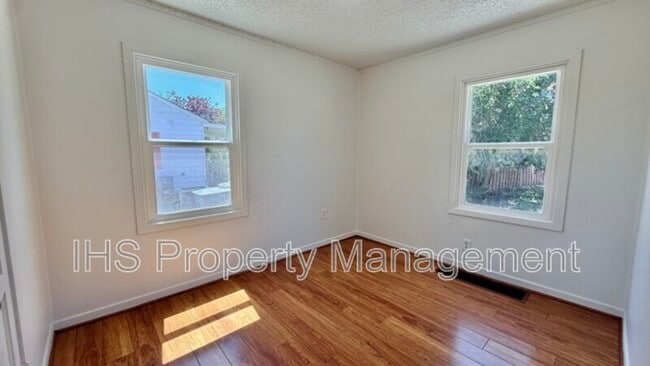 Building Photo - 1209 Stevens Dr