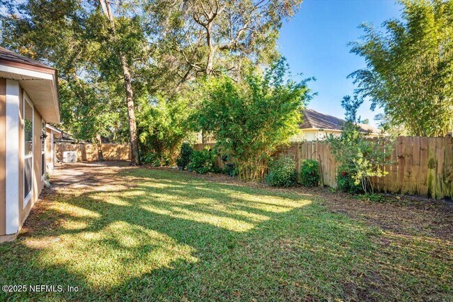 Building Photo - 86198 Meadowwood Dr