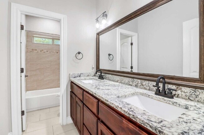 Building Photo - "Charming 4-Bed Oasis with Granite Touches & Cozy Fireplace in Floresville!"