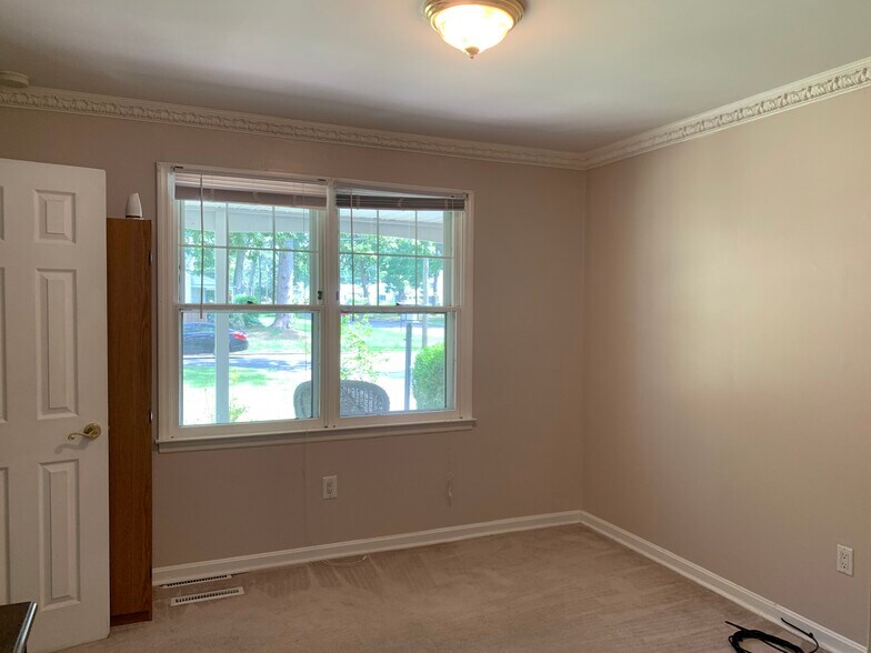 Bedroom - 301 Lehigh Rd N