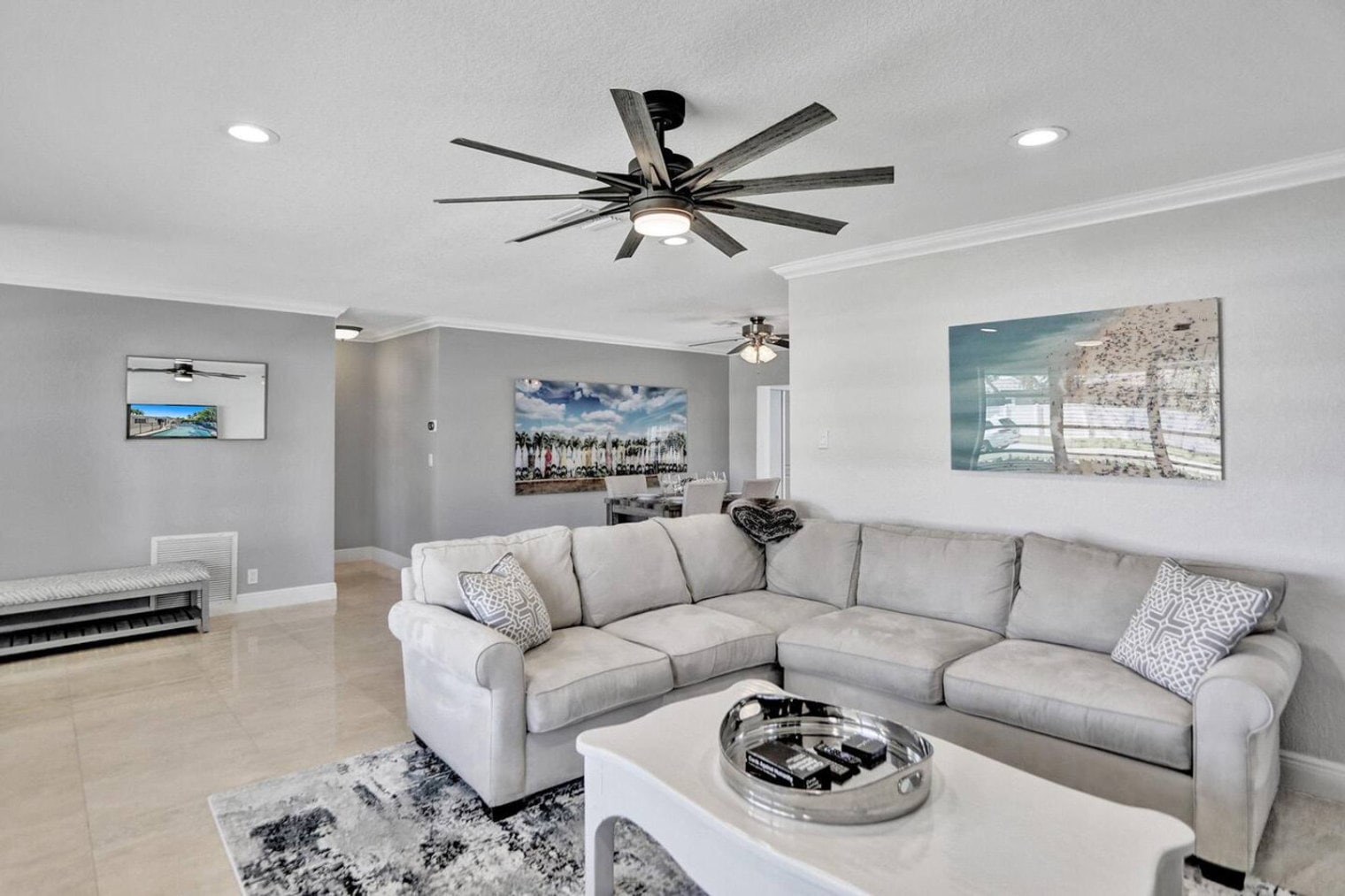 Building Photo - 2600 NE 52nd Ct