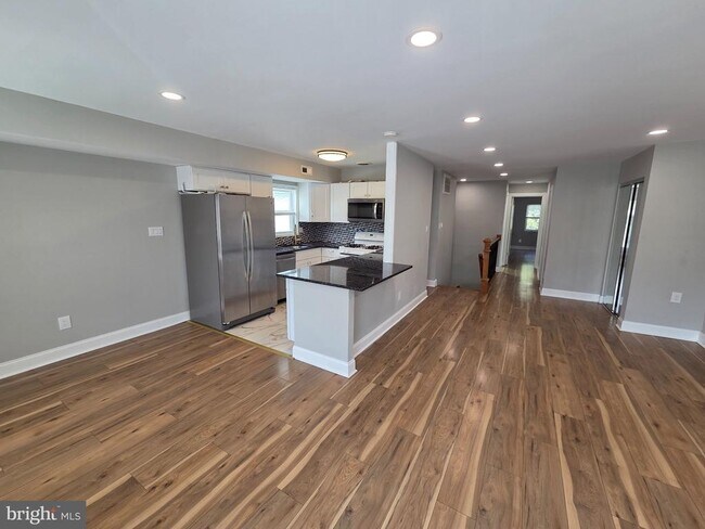 Building Photo - 1701 Scotchbrook Dr