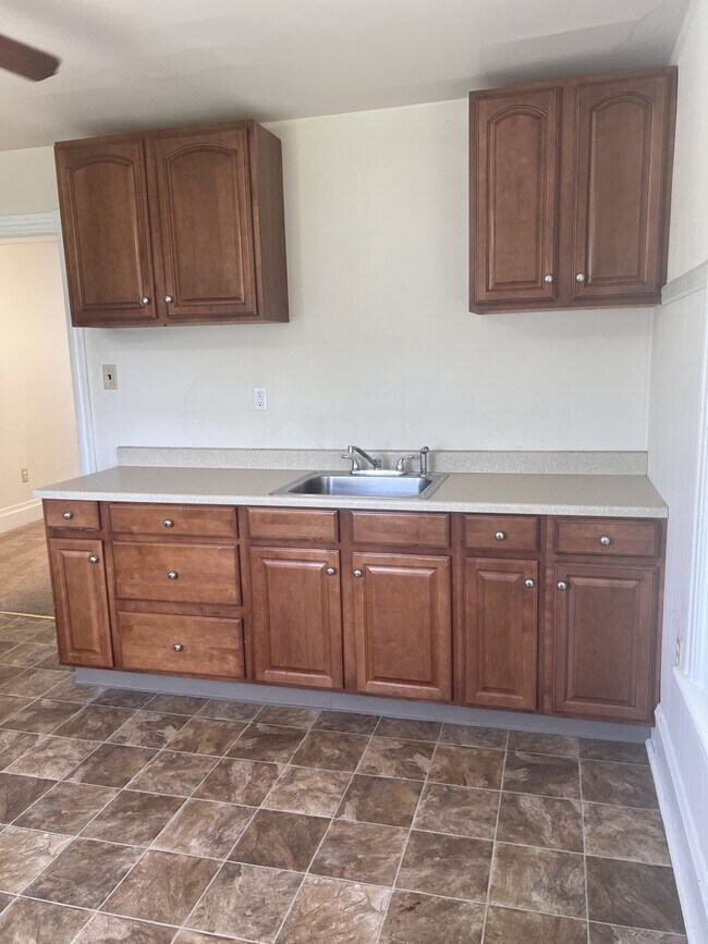 Building Photo - 628 E Lincoln Hwy