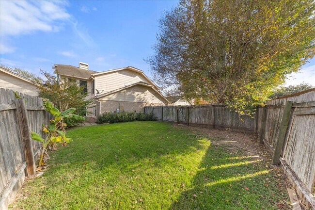 Building Photo - 10900 Crown Colony Dr