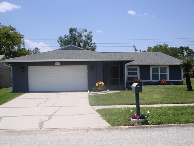 Building Photo - 10761 Lazy Lake Dr