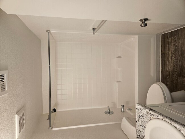 Building Photo - 1241 E Cinnabar Ave