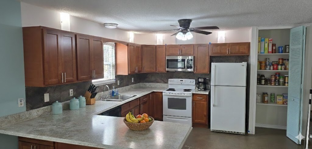 Building Photo - 152 Fenimore Ln