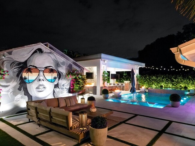 Building Photo - 2210 NE 3rd Ave