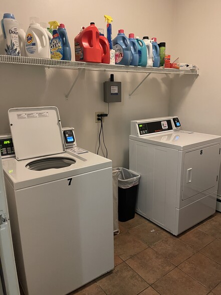 Building Photo - 454 Green St