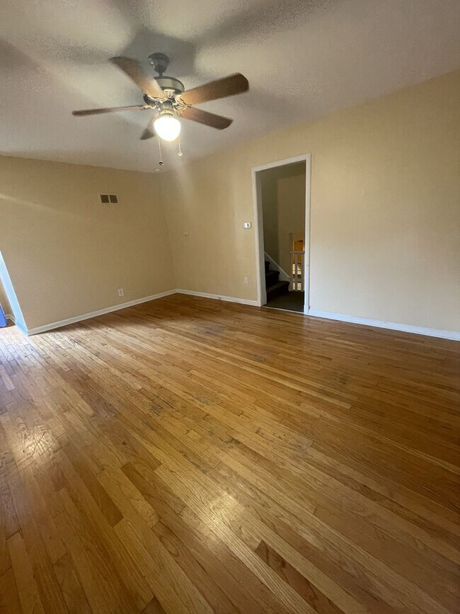 Building Photo - Three Bedroom House for 2026/27!