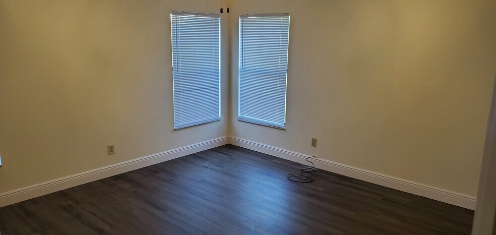 Building Photo - 3317 Hillmont Cir
