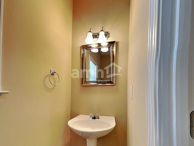 Building Photo - 5715 Oxborough Way