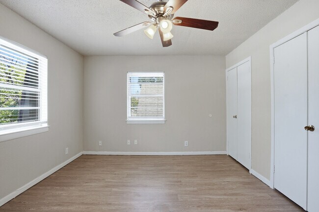 Building Photo - 3209 Rogers Ave