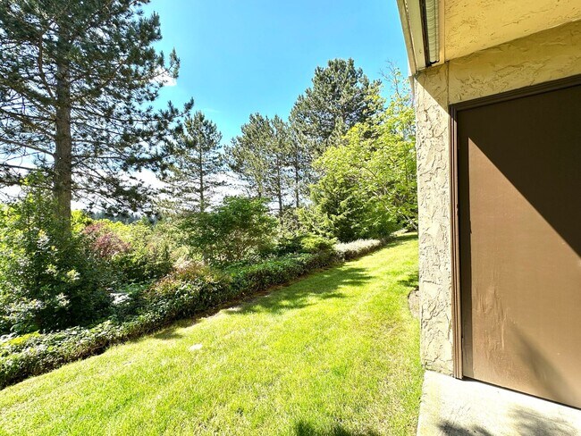 Building Photo - 2Bd/1Ba Kirkland Condo