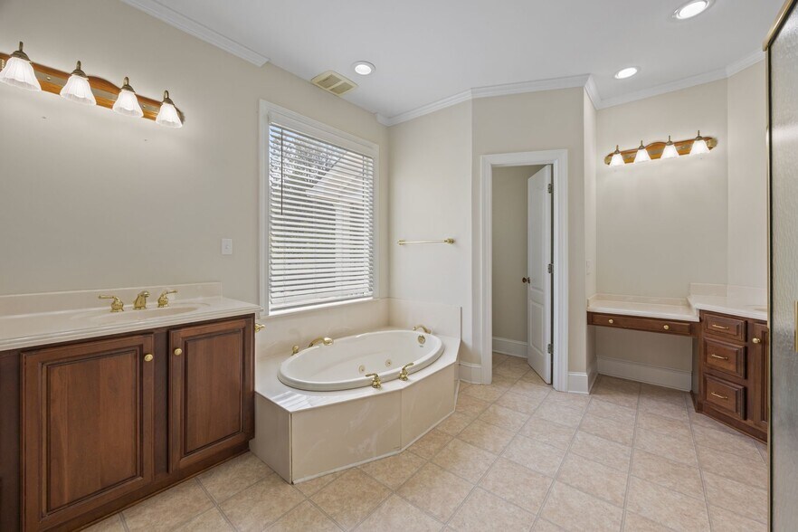 Building Photo - 5109 McCallum Mdws Dr