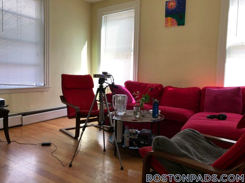 Building Photo - 35 Brookline St