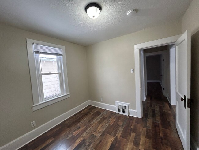 Building Photo - Updated 3-Bedroom, 1-Bathroom Home – $1,395/Month | 1,092 Sq. Ft. | Accepting Section 8