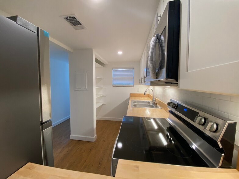 Building Photo - 701 SW 75th St