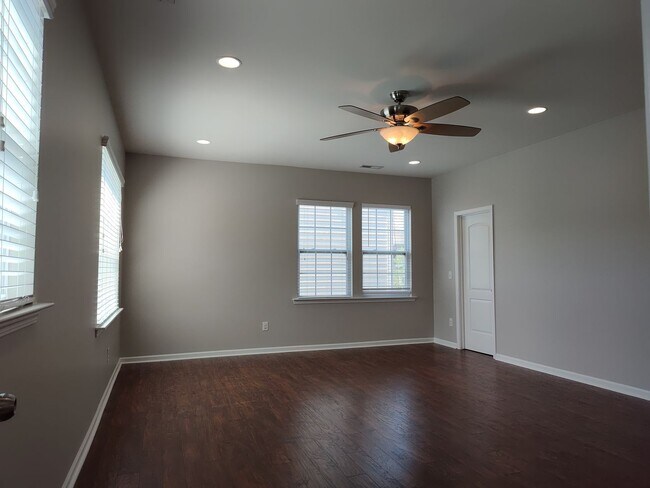 Building Photo - Beautiful home located in the Ardrey Woods community!