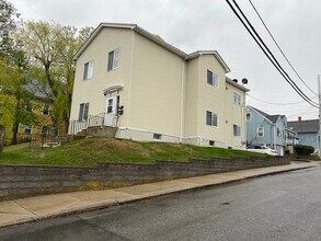 Building Photo - 133 Walnut St