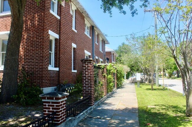 Building Photo - 701 W Swann Ave